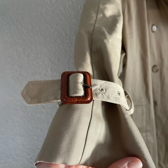 1970s Vintage Trench Coat with Fox Run Lining - Picture 6 of 16